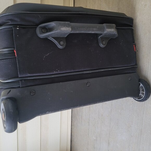 Swissgear Black Red Rolling Briefcase Padded Laptop Pocket 17 Inches - Picture 8 of 16